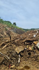 São Gonçalo/RJ - Ajude o Felipe e sua Avó a recuperar suas coisas - DESABAMENTO em São Gonçalo