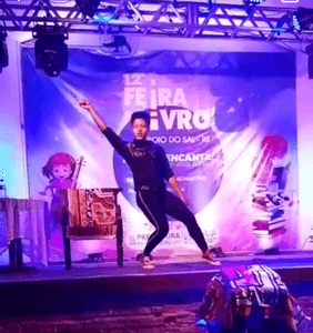 LARISSA CASTRO: Vamos ajudar a Larissa a dançar!