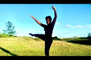 LARISSA CASTRO: Vamos ajudar a Larissa a dançar!