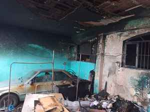 ARRECADAÇÃO PARA MINHA FAMÍLIA QUE TIVEMOS NOSSA CASA INCENDIADA - EU E MINHA FAMÍLIA TIVEMOS NOSSA CASA INCENDIADA