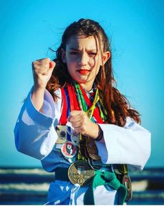 Esportes - Ajude a Evelyn a chegar aos campeonatos