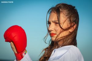 null - Ajude a Evelyn a chegar aos campeonatos