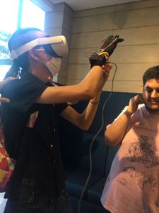 Start Up e Tecnologia - Luva Inteligente para o Metaverso