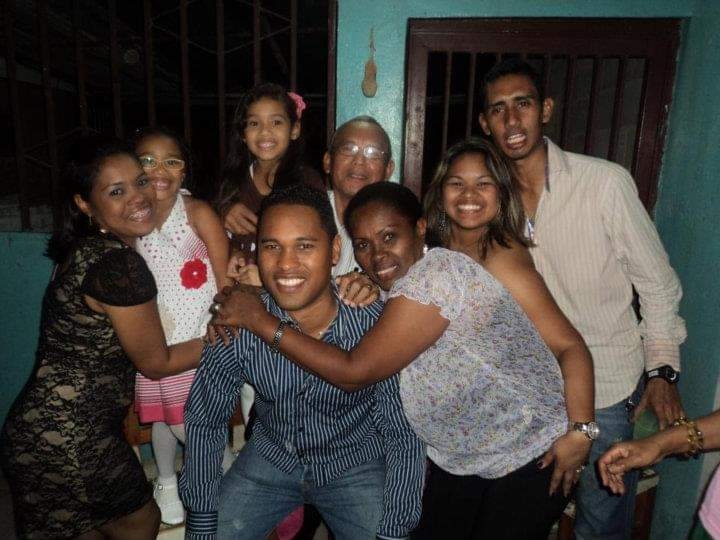 Causas e Comunidade - Ajude o seu Miguel, da Venezuela, a reencontrar sua família para o Natal