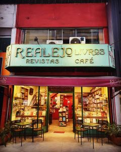 Vamos retomar a vida entre livros?