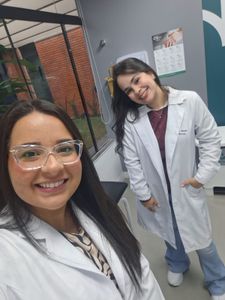 Ajude duas irmãs que sonham com a formatura de medicina - Duas Irmãs, Um sonho: Ajude-nos a Celebrar a Nossa formatura de Medicina!🎓 