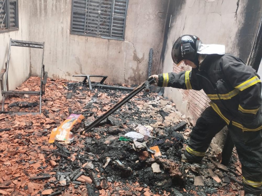 Ajude Cecília a reconstruir a sua casa