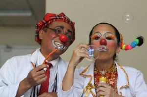 EI!VOCÊ, DAR UM PRESENTE ,AÍ - Dar presente é ficar presente nesta causa