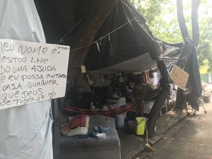 Ajude a Dona Vânia, moradora de rua em Fortaleza-CE. imagem 6