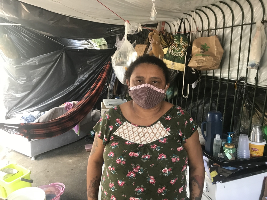 Ajude a Dona Vânia, moradora de rua em Fortaleza-CE.