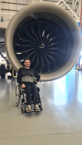 Saúde e Emergências - Uma cadeira de rodas é mais do que um objeto. É uma esperança. Conto com você!