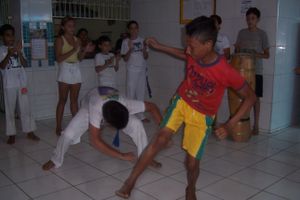 Um convite especial para ser um anjo na vida de uma criança - Sua doação é o futuro deles.