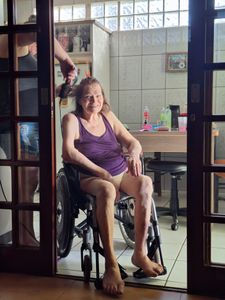 Compra de uma cadeira de rodas e um ar condicionado