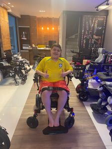 Rio de Janeiro/RJ - Cadeira motorizada para o Joãozinho 