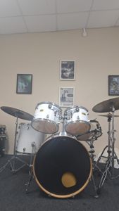 Pela Música no ITA: Ajude a Renovar a Sala de Música do H8!