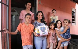 "Solidariedade em Ação: Juntos por um Mundo Melhor" imagem 7