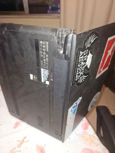 Repor notebook dos tubarões - Campanha Divers for Sharks precisa de novo notebook porque o atual quebrou