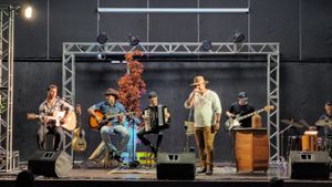 Álbum Destino  - Felipe Lenin Álbum Destino