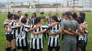 YURACAN- Futebol Feminino de Bolas Novas imagem 9