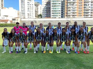 Vaquinha Online - YURACAN- Futebol Feminino de Bolas Novas