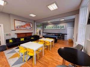 Ajude o Bruno a embarcar no intercâmbio dos sonhos.