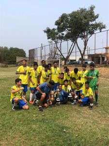 Pe na bola cabeça na escola  imagem 6