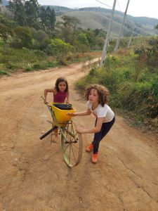 Brotando uma casinha de brincar e de aprender  - Quer apoiar a biocontrução dessa casinha com as crianças da sementeira?