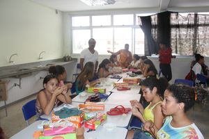 Caridade e Filantropia - COSTURANDO A INCLUSÃO SOCIAL E A ECONOMIA SOLIDÁRIA