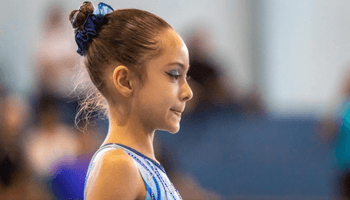 Ajude a ginasta Lavínia Freire a brilhar no Dolphin Classic Gymnastics, EUA