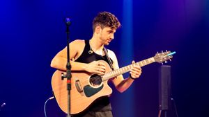 Arte - Construindo uma Carreira de Sucesso: Apoie o Nico Rodrigues 