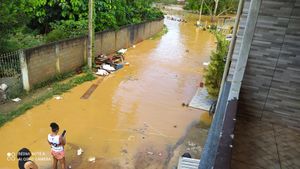 Debora,magaiver - Enchente minha casa
