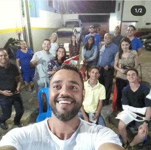 AJUDE JOVENS A PARAR DE NAUFRAGAR NA INTERNET - ORIENTAR JOVENS A PARAR DE NAUFRAGAR NA INTERNET E COMEÇAR A  NAVEGAR COM QUALIDADE.