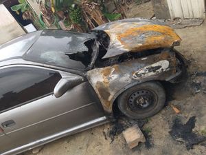 Carro - MEU CARRO PEGOU FOGO E DEU PERDA TOTAL. ESTOU PEDINDO AJUDA POIS ERA O MEU UNICO MEIO DE TRANSPORTE PARA TRABALHAR