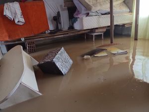 Causas e Comunidade - Ajuda-me a reconstruir a casa da minha Tia Rose, que perdeu tudo por causa da chuva.