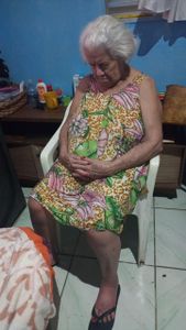 Casal de idosos  com senhora cega sem familia passando por serias dificuldades financeiras e de saude. imagem 6