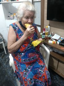 Terceira Idade - Casal de idosos  com senhora cega sem familia passando por serias dificuldades financeiras e de saude.