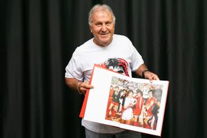 EDITORA ONZE CULTURAL - Table book ZICO, 70 ANOS - Últimos exemplares