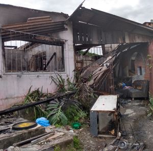 Vaquinha - Reconstrução da casa da minha família que pegou fogo 