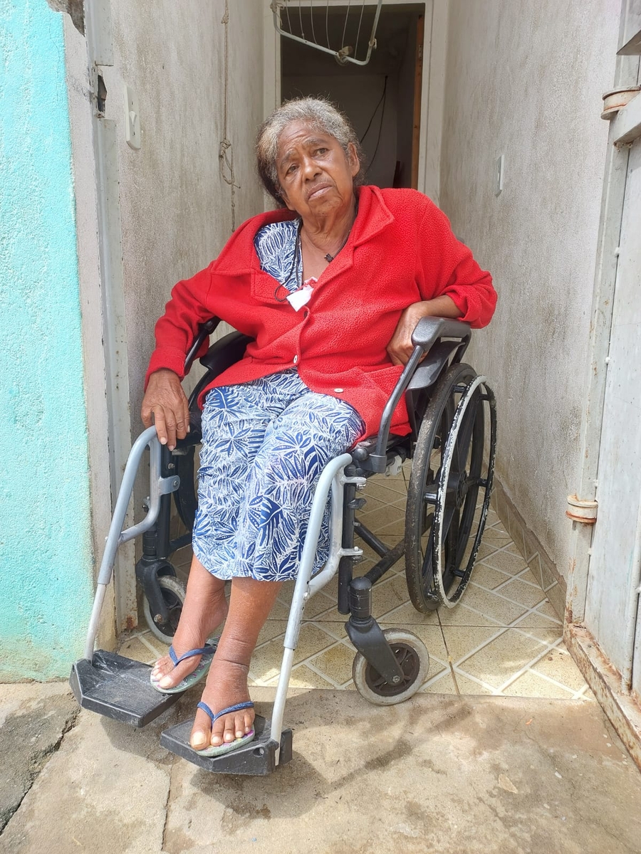 Uma vida de lutas e uma cadeira de rodas - Ajude uma pessoa idosa a não desistir!