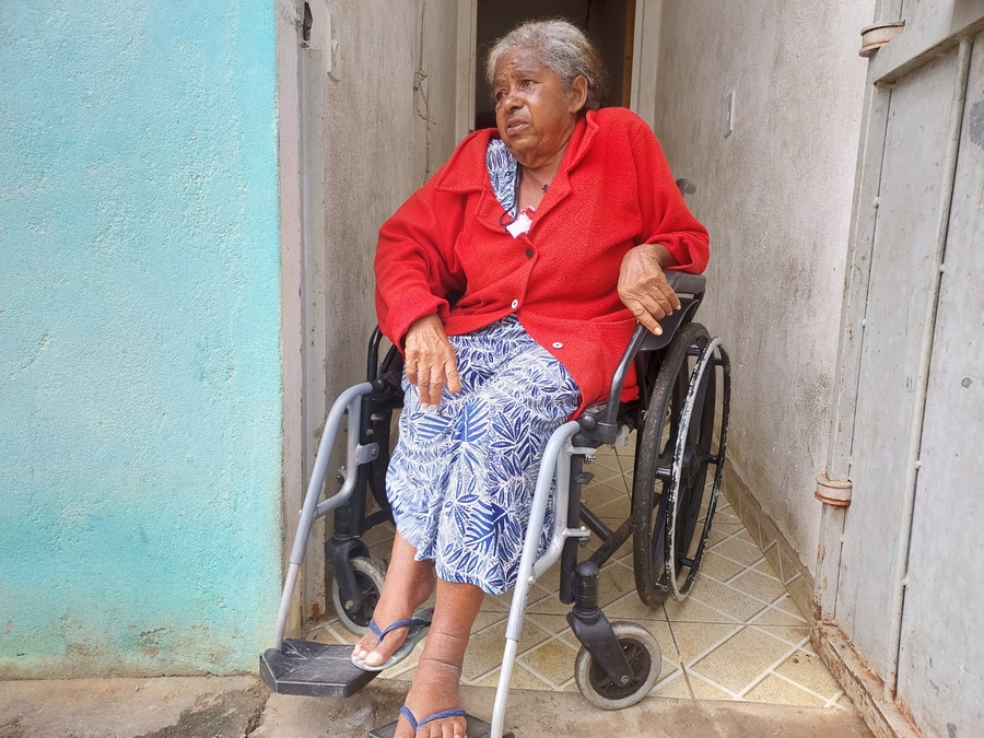 Vaquinha Online - Uma vida de lutas e uma cadeira de rodas - Ajude uma pessoa idosa a não desistir!