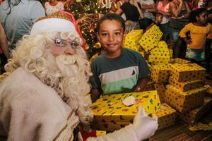 Faça uma criança feliz neste Natal!