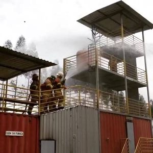 Casa de fumaça para conclusão de curso