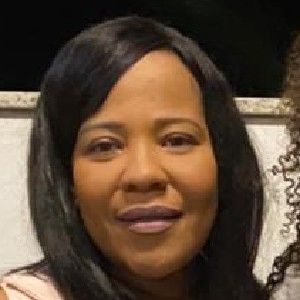 Vaquinha para Alice nunes fazer cirugia na coluna 