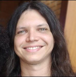 Menininha precisa de sua ajuda!