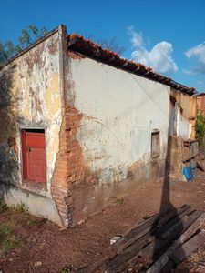  Reformar essa casa que tá caindo e pode deixar uma família sem um lar