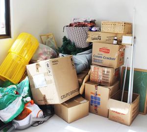 Ajuda na mobília e mantimentos 