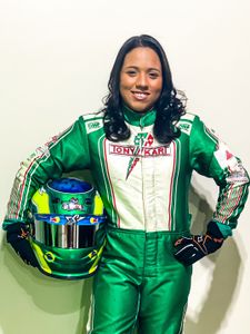 Ajude a Natalia a tirar a carteira B de piloto 