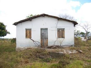 Se eu fizer um esforço, até da pra mim comprar uma casa parcelada, mas não tenho o dinheiro da entrada. Por isso venho pedir a quem puder me ajudar com qualquer valor, eu ficarei muito agradecido.