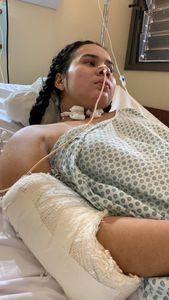 Sou a Jessika peço a ajuda de todos para meu tratamento e minha cirurgia 