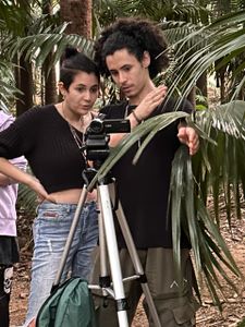 Uma Luz no Palco do Mundo: Ajude a Transformar o Sonho de Luisa em Realidade